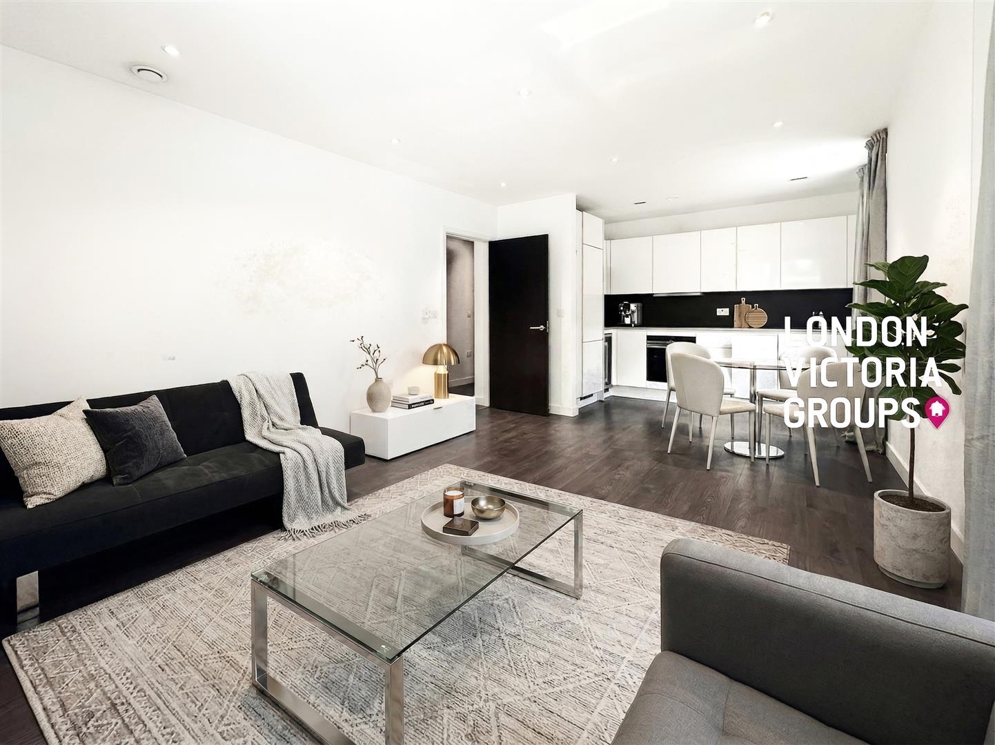 1 bed property in Hartwood Court, Devan Grove, London